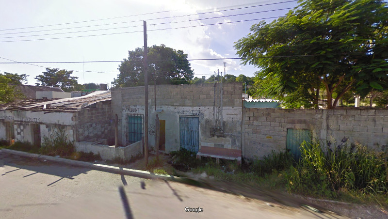La discreta entrada a una vecindad en la Zona Roja de Campeche