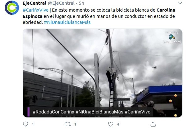 En recuerdo a  Carolina Espinoza colocaron una bicicleta blanca en la esquina de Avenida Patriotismo y Puente de la Morena.