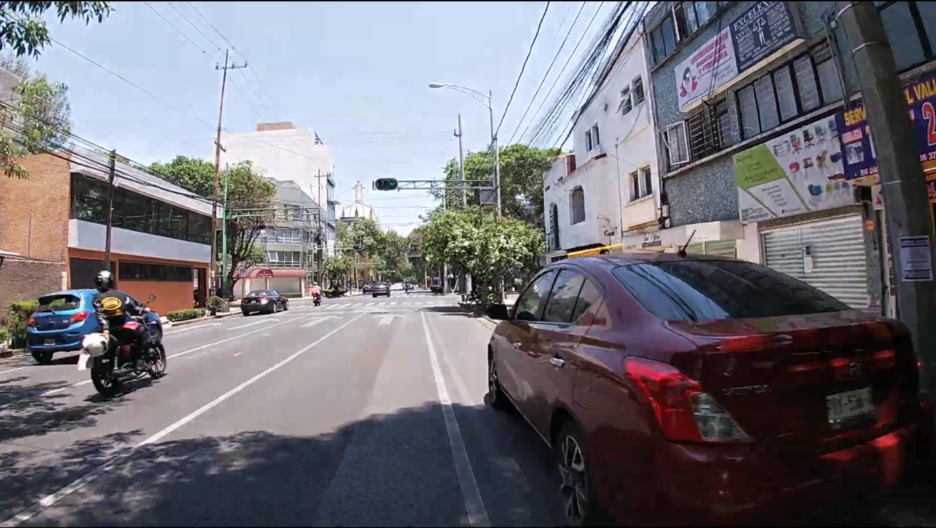 A Claudia Sheinbaum se le ocurrió pintar ooooooootra ciclopista en Eje 2 Poniente Gabriel Mancera...