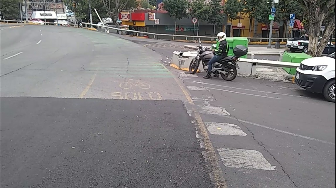 Y ahora a Claudia Sheinbaum se le ocurrió destruir a su abominación: la ciclopista pintada de Avenida Insurgentes