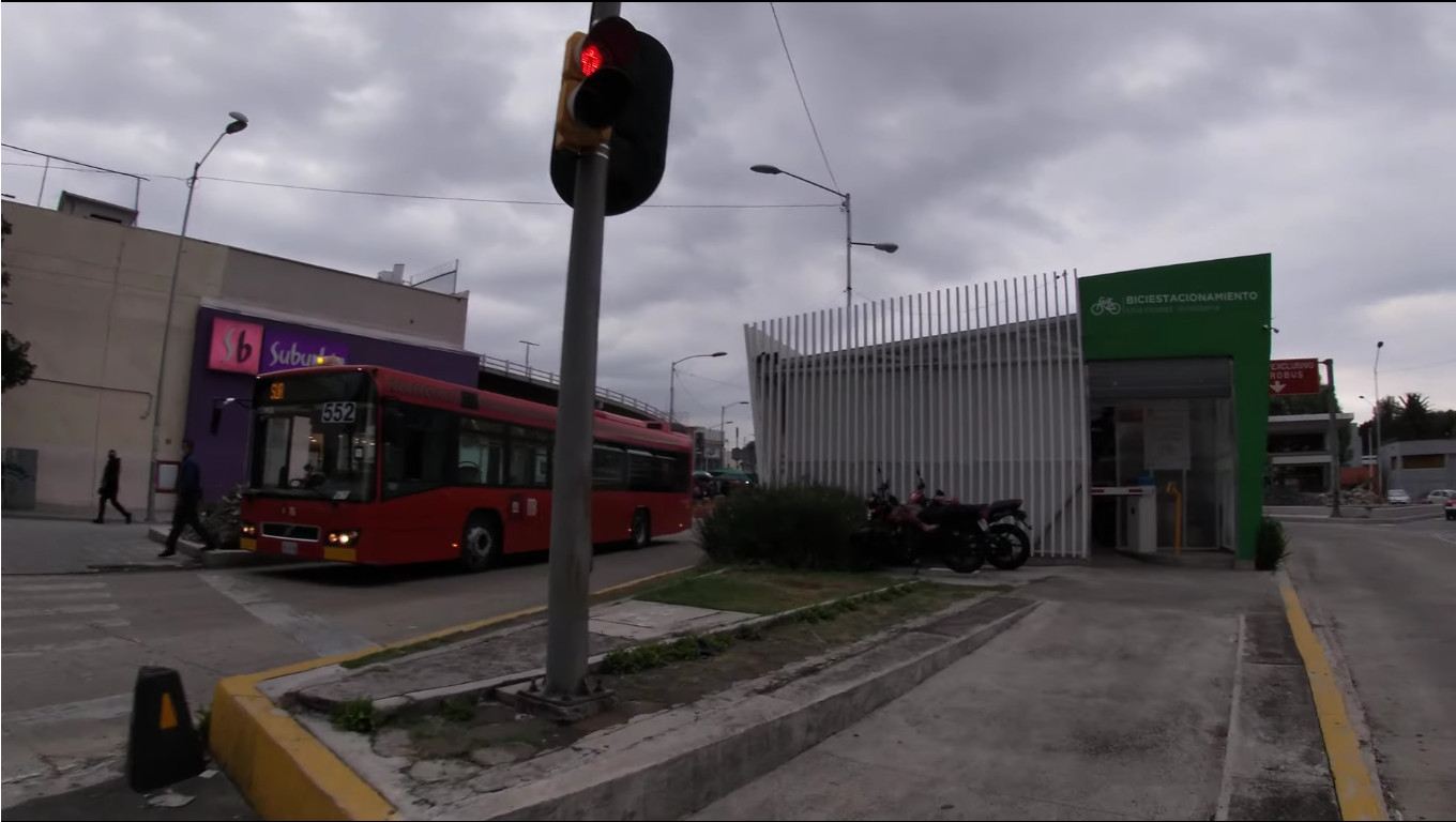 A Claudia Sheinbaum se le ocurrió construir  un estacionamiento para bicicletas en Buenavista y ni eso puede hacer bien