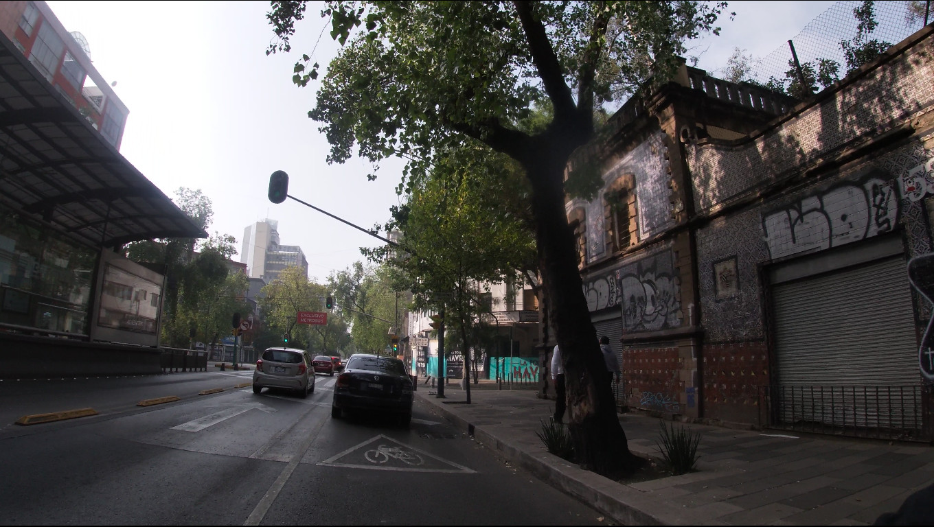 En realidad  en Avenida Insurgentes Centro, desde Paseo de la Reforma hasta Avenida Álvaro Obregón,  sólo hay una triángulo con una bicicleta pintado en el suelo...
