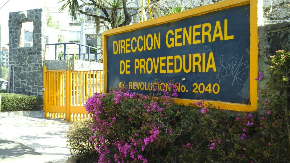 La UNAM se agandalla dos carriles de Avenida Revolución